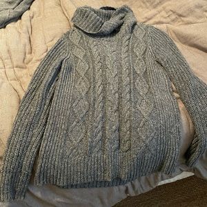 Abercrombie heather gray cable knit sweater sz M